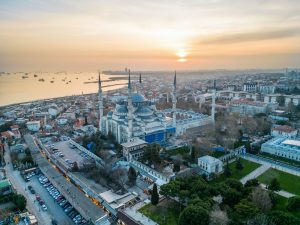 vue aerienne par drone mosquee bleue istanbul au coucher du soleil turquie scaled